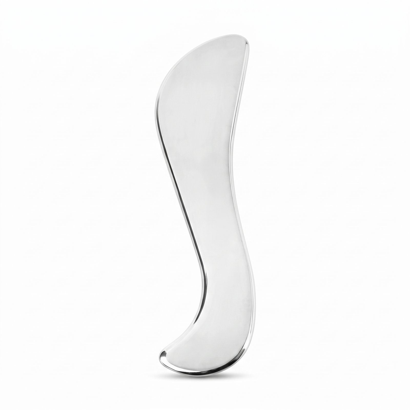 La Lame Courbe en acier inoxydable, vue de face sur fond blanc